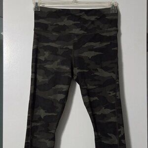 Athleta Ultimate 7/8 Tight camo leggings SP